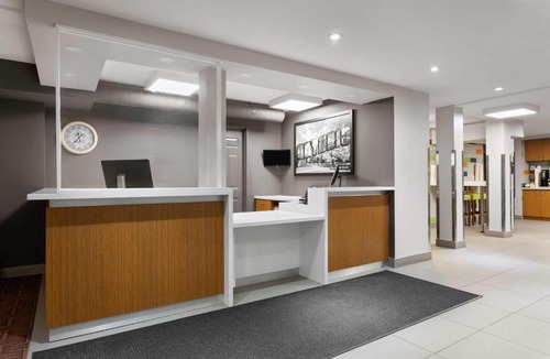 Sault Ste. Marie Hotel | Super 8 by Wyndham Sault Ste Marie On