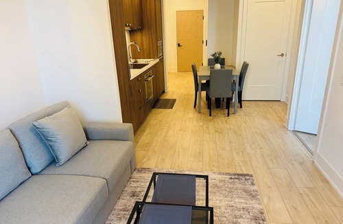 North York Apartment | Super Luxury Condo in Midtown Toronto 1 Bd, 1 Bath with 5 Star Amenities.