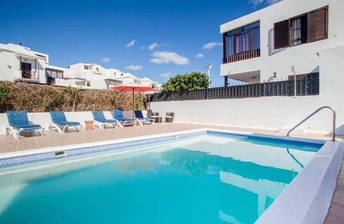 Puerto del Carmen Villa | Superb 3 bedroom villa very close to beach.supermarket,and nightlife