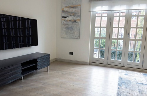 Cricklewood House | Superb 3 Dbl bed House with parking and EV charger