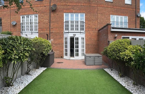 Cricklewood House | Superb 3 Dbl bed House with parking and EV charger