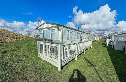 Walton on the Naze House | Superb caravan with decking and free WiFi at Naze Marine Park ref 17236C