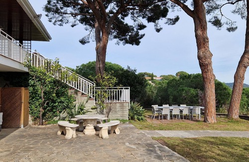 Sant Cebria de Vallalta Villa | Superb 60 ares villa, sublime sea view, tennis & private pool, designer interior