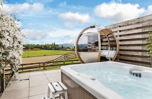 Inverness Ski Chalet | Superb lodge with luxurious and contemporary styling features.