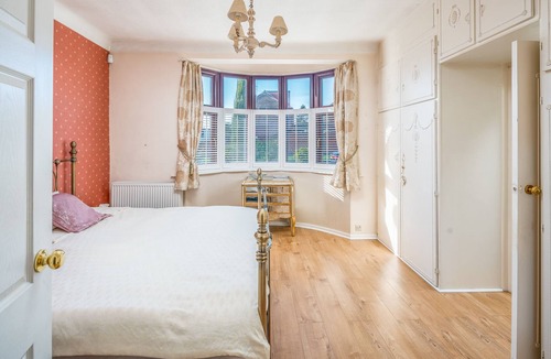 Roding House | Superb London Home - Central Line Metro - Top Location