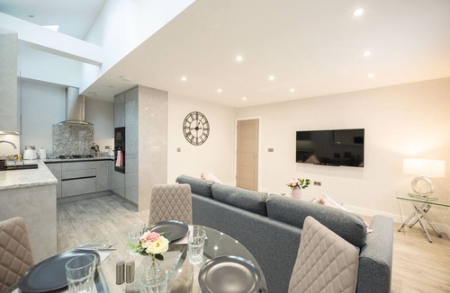 Reading Apartment | Superior Town Apartment with Gated Parking