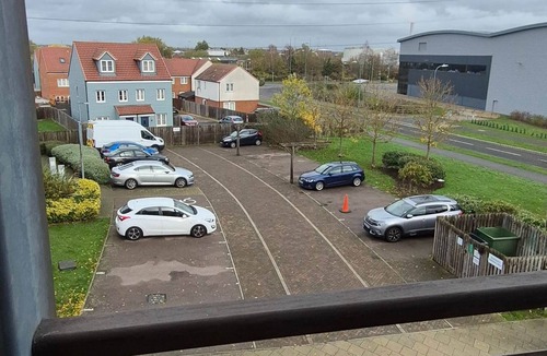 Dartford Apartment | Supremely Posh 2-Bed Flat in Dartford with Parking