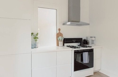 Port Dover House | Surf Vibes|California Cool design | Close to beach