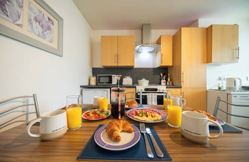 Thurso Apartment | Surfer 2Bed GF Flat Central Thurso, Parking, Full Fibre, Workspace, Pet friendly