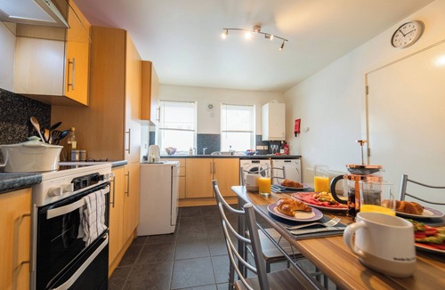 Thurso Apartment | Surfer 2Bed GF Flat Central Thurso, Parking, Full Fibre, Workspace, Pet friendly