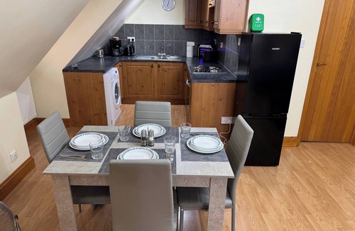 Beckingham Apartment | Surridges Studio, Sleeps 4 w/Parking & Dogs Ok