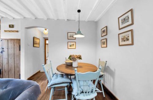 Fornham St Martin House | Sweet and cosy School Cottage