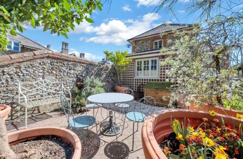 Fornham St Martin House | Sweet and cosy School Cottage