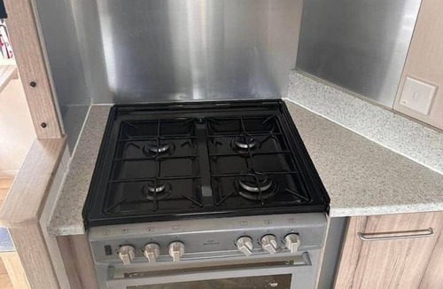 Glasgow House | Swift 3-Bedroom Caravan, Glasgow