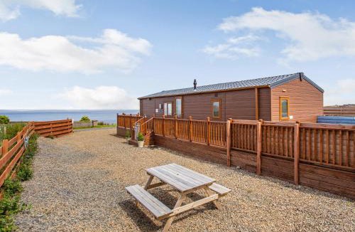 Mey House | Swona