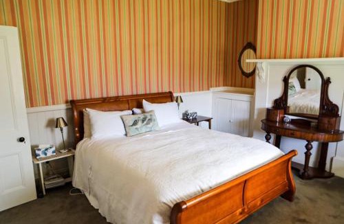 Otago Region House | Taieri Bank Cottage - Middlemarch, Otago