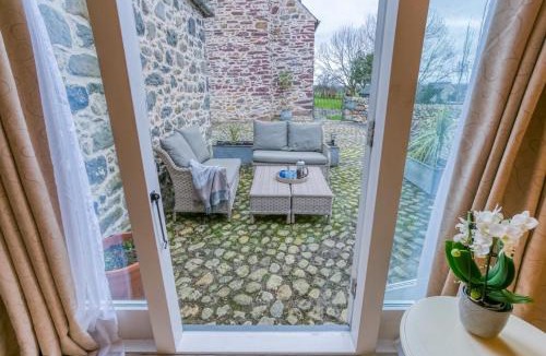 Bangor House | Tal Y Bont Uchaf Cottage