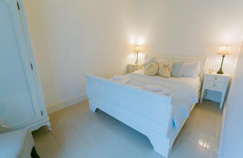 Bangor House | Tal Y Bont Uchaf Cottage