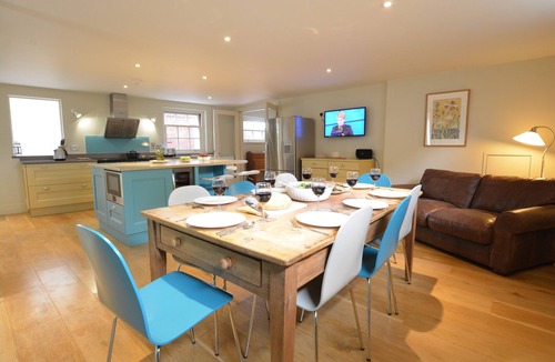 Aldeburgh Cottage | TAMARISK, ALDEBURGH, pet friendly, with open fire in Aldeburgh