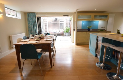 Aldeburgh Cottage | TAMARISK, ALDEBURGH, pet friendly, with open fire in Aldeburgh