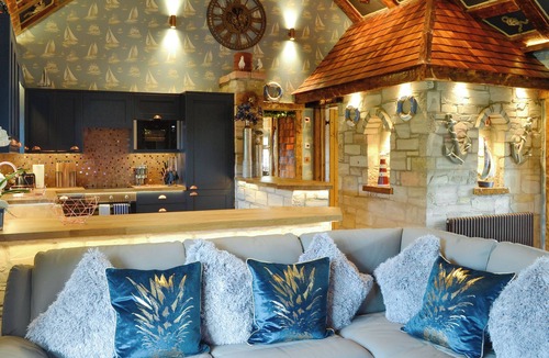 Kilbirnie Cottage | Tennox Boathouse - UKC4438