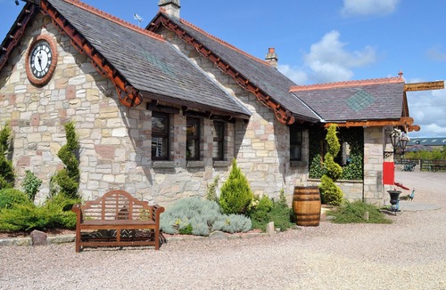 Kilbirnie Cottage | Tennox Boathouse - UKC4438