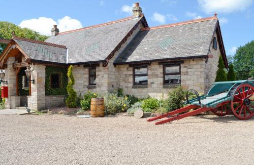 Kilbirnie House | Tennox Boathouse - Ukc4438