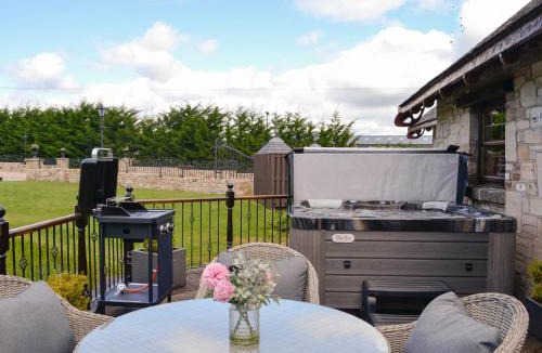 Kilbirnie House | Tennox Boathouse - Ukc4438