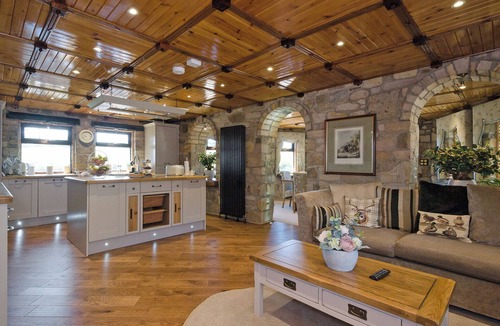 Kilbirnie Cottage | Tennox Parlour - UKC3542