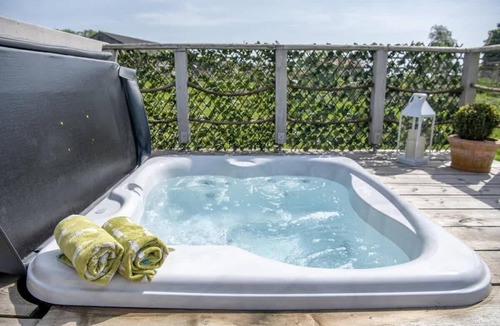 Bubwith Cabin | Tesseyman Lodge- Charming North Yorkshire Cabin w/Hot Tub & Views
