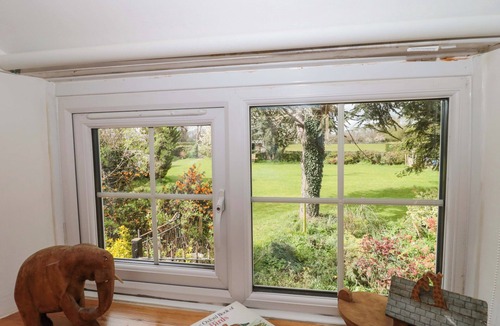 Gloucester Cottage | THE ANNEXE AT CHERRY COTTAGE, pet friendly in Painswick