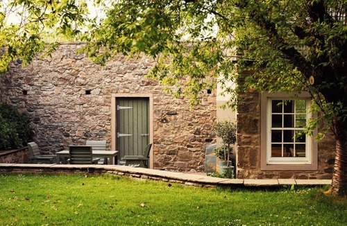 Auchterarder Cottage | The Arns Cottage is a traditional stone built, cosy and luxurious retreat.