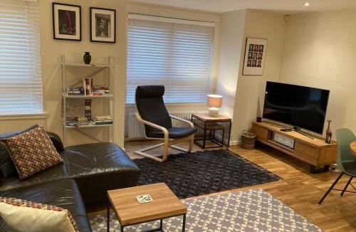 Kelvinbridge House | The Art Flat Woodlands