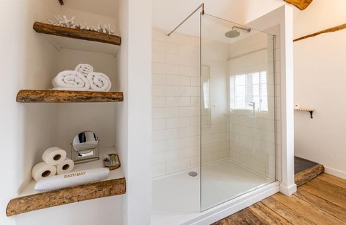 Henley-in-Arden Apartment | The Art Studio