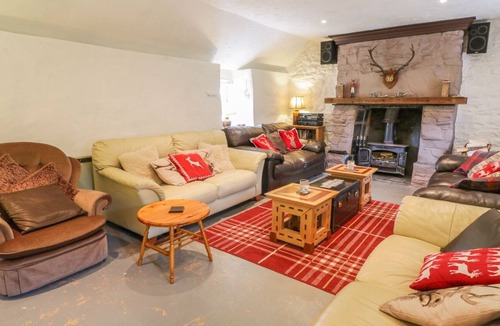 Tyndrum Cottage | THE AULD TYNDRUM COTTAGE, pet friendly, with open fire in Tyndrum