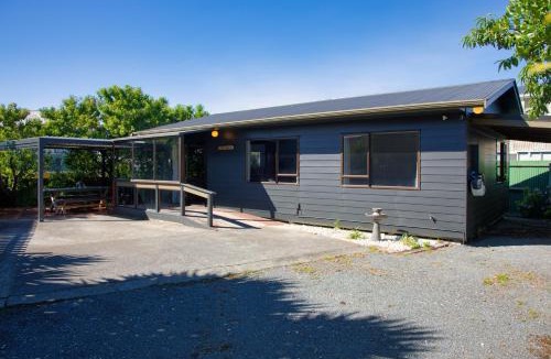 South Bay House | The Bach - Kaikoura Holiday Home