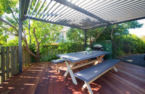South Bay House | The Bach - Kaikoura Holiday Home