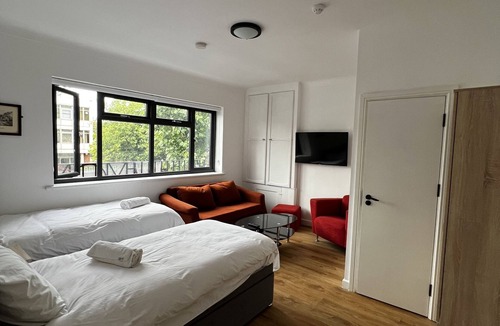 Oakleigh Hotel | The Barrington Hotel