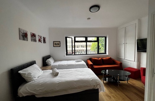 Oakleigh Hotel | The Barrington Hotel