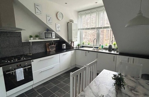 Gourock Apartment | The Bay View Apartment: Calm Gourock Apartment, Close to Waterfront & Transport