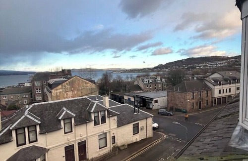 Gourock Apartment | The Bay View Apartment: Calm Gourock Apartment, Close to Waterfront & Transport