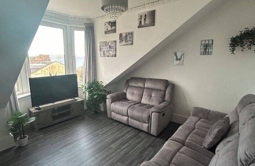 Gourock Apartment | The Bay View Apartment: Calm Gourock Apartment, Close to Waterfront & Transport