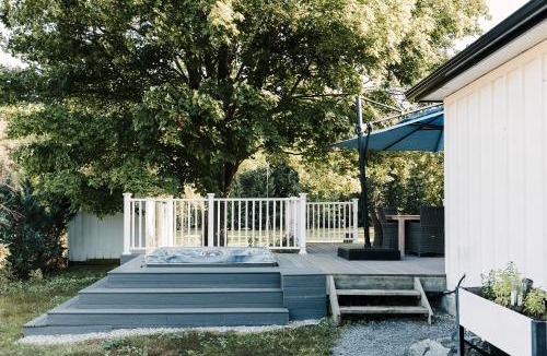 West Lake House | The Beachside Burrow - Next to Sandbanks w Hot Tub ST-2022-0035