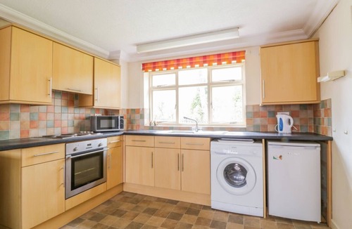Eye House | THE BOTHY, pet-friendly, garden area, near Eye