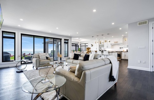 Leamington House | The Carrington Cove Lake Retreat