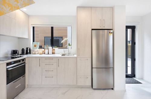 Lower Hutt Apartment | The Charming Getaway: 1BR Home