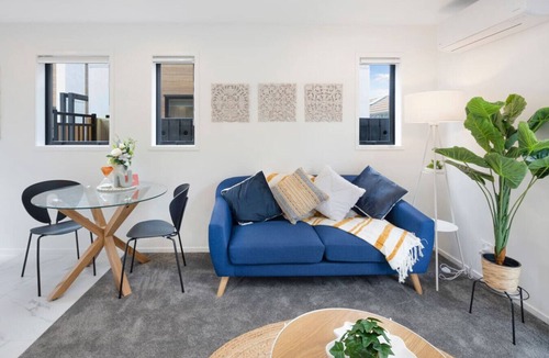 Lower Hutt Apartment | The Charming Getaway: 1BR Home