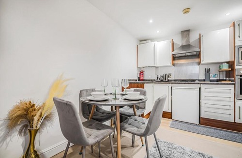 Clapham Apartment | The Cosy Spot- Contractor Friendly- Free Parking