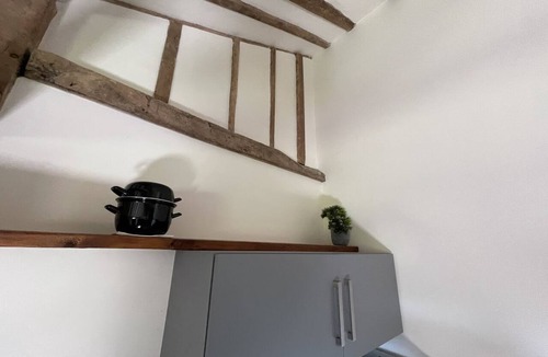 Southminster Apartment | The Cow Shed - Sleeps 4, Parking & Pet Friendly