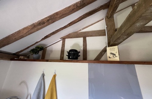 Southminster Apartment | The Cow Shed - Sleeps 4, Parking & Pet Friendly